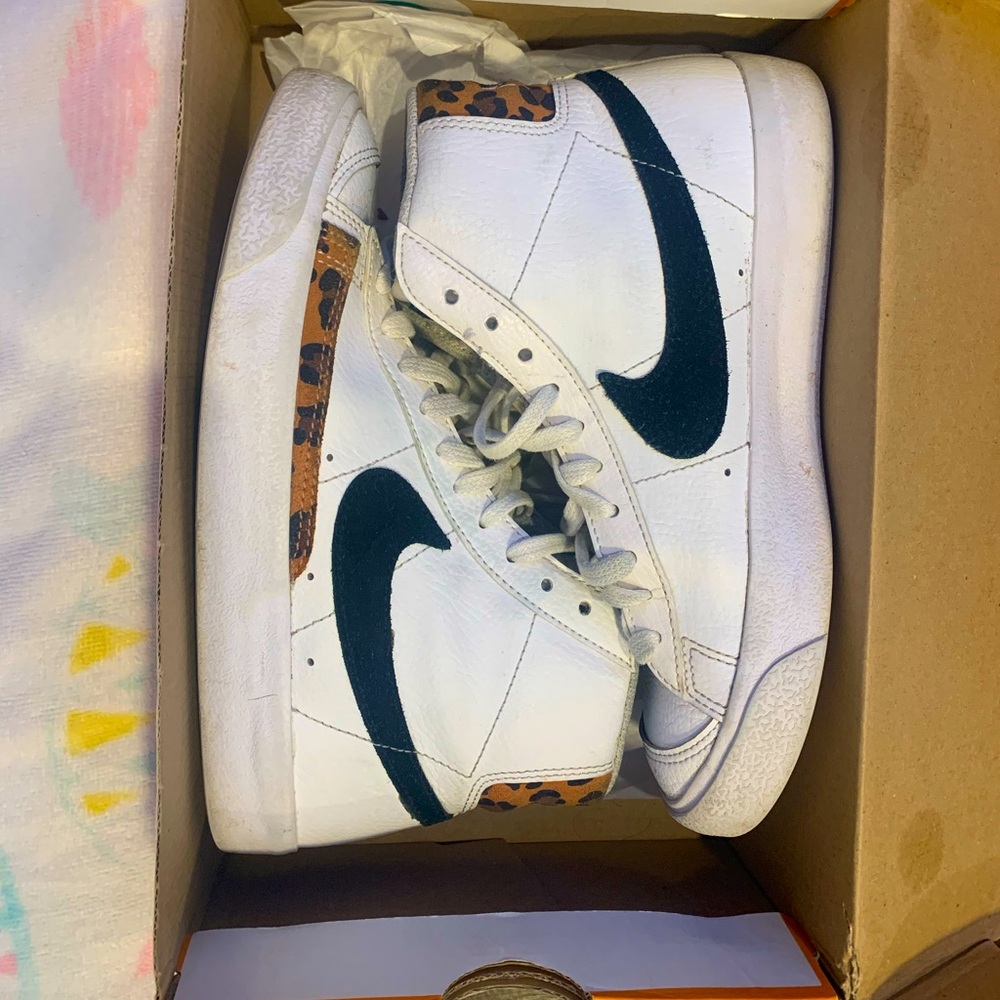 NIKE BLAZERS GS (USED) GOOD CONDITION